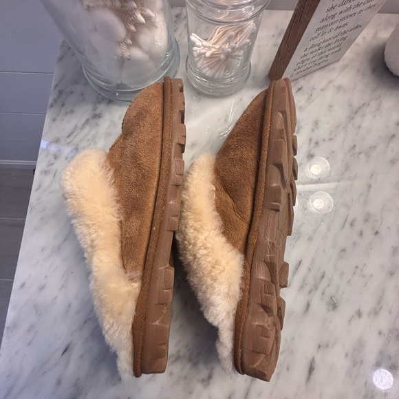 Ugg slippers - great condition - Picture 3 of 3